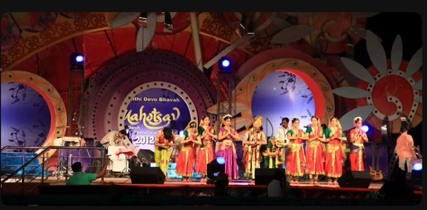 ताज महोत्सव का मंच